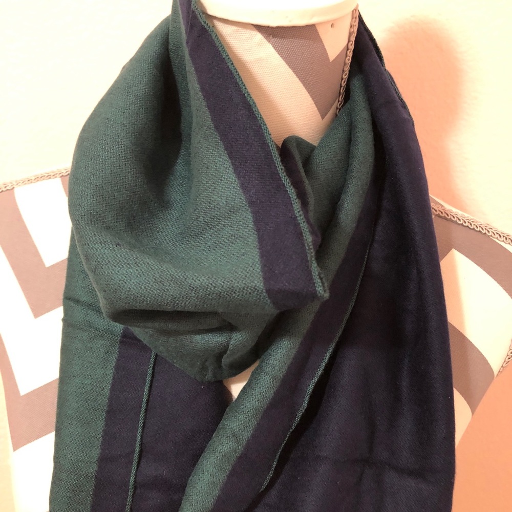 Brand new scarf green navy super soft